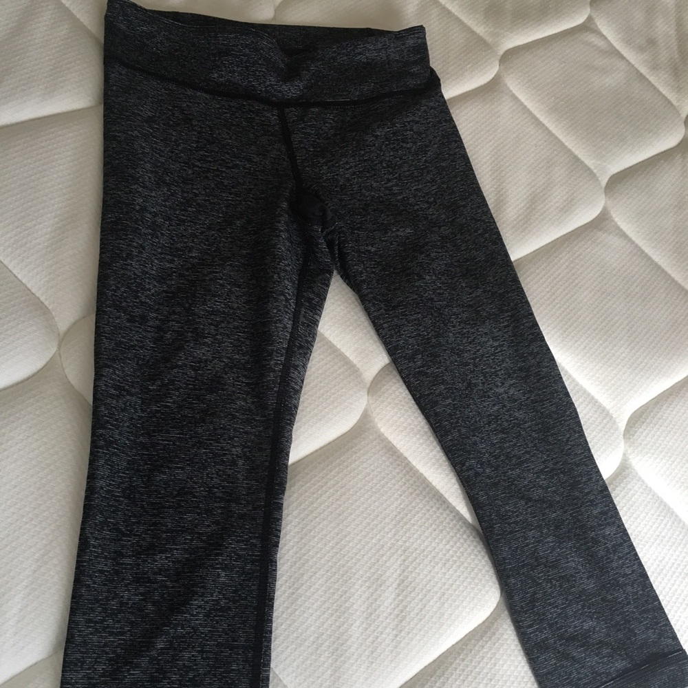 Under armour cropped yoga pants
